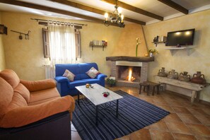 House, 4 Bedrooms, Smoking, Patio | Living area | Books - Casa Familiar Matasiete - With Swimming Pool (Laroya)