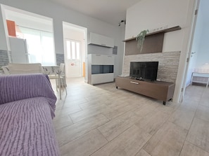 Apartment, 2 Bedrooms, Garden View | Living room