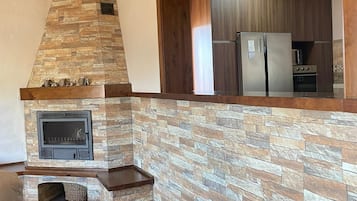 Chalet, 3 Bedrooms, Accessible, Smoking | Interior