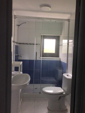 House, 5 Bedrooms, Balcony, Garden View | Bathroom - La Casa de Xuncu, Llanes, Vacation Rental (Llanes)