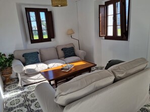 Living room - La Casa de Xuncu, Llanes, Vacation Rental (Llanes)