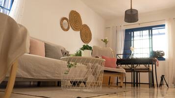 House, 2 Bedrooms, Smoking, Patio | Living area