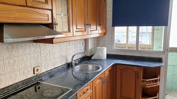 Apartment, 2 Bedrooms, Balcony, City View | Private kitchen