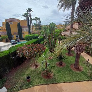 Appartement, 2 chambres, fumeur, balcon | Jardin