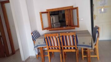 Apartment, 2 Bedrooms, Smoking, Balcony | Dining room