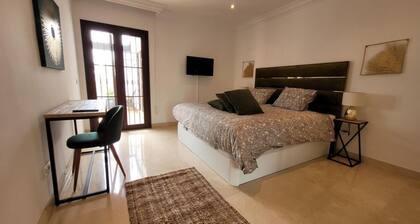 Room in B&B - Beautiful La Perla Miguel 2