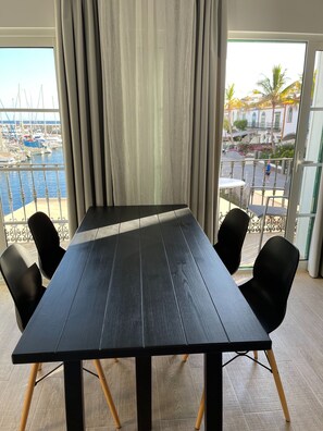Appartement, 2 chambres, balcon, vue océan | Intérieur
