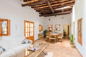 Loft, 3 Bedrooms, Smoking, Patio | Lounge
