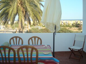 Casa, 2 dormitoris, fumadors, terrassa | Servei de restauració a l'aire lliure