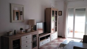 House, 2 Bedrooms, Smoking, Terrace | Bahagian dalam
