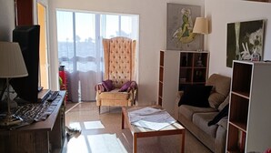 Books - Ideal Location Very Spacious Apartment (San Bartolomé de Tirajana)