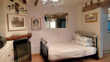 House, 1 Bedroom, Smoking, Balcony | 1 bedroom