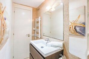 Appartement, 1 chambre, terrasse | Salle de bain