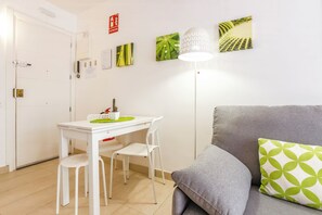 アパートメント 1 ベッドルーム テラス | リビング エリア