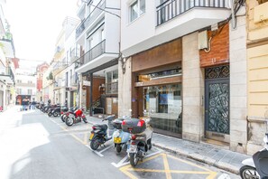 Căn hộ, 1 phòng ngủ, hiên | Ngoại thất