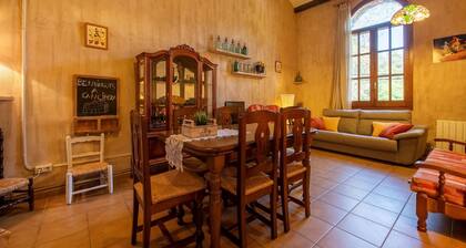 Can Cirera, Rural House In Girona