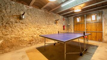 Huis, 4 slaapkamers, roken, balkon | Spelletjeskamer