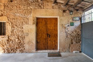 Exterior detail - Can Cirera, Rural House In Girona (Serinya)