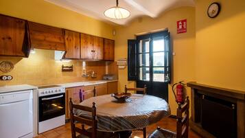 Huis, 4 slaapkamers, roken, balkon | Privékeuken