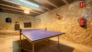 Huis, 4 slaapkamers, roken, balkon | Spelletjeskamer