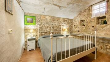 House, 4 Bedrooms, Smoking, Balcony | 4 bedrooms