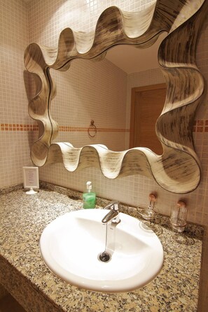 Loft, 2 Bedrooms, Smoking | Kemudahan bilik mandi