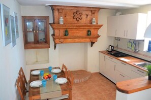 House, 3 Bedrooms, Smoking, Balcony | Private kitchen - Ar Alojamiento Rural (Júzcar)