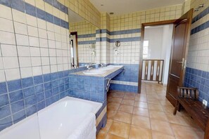Villa, 2 chambres, piscine privée | Salle de bain