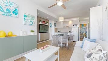 Apartment, 2 Bedrooms, Terrace, Ocean View | Living area