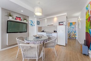 Leilighet, 2 soverom, terrasse, havutsikt | Spisestue