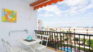 Apartment, 2 Bedrooms, Terrace, Ocean View | Outdoor dining
