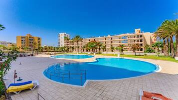 Apartamento, 2 habitaciones, terraza, vistas al mar | Piscina | Una piscina al aire libre