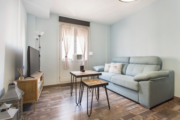 Apartment, 1 Bedroom, Balcony, City View | Living room