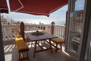 Ferienhaus, 2 Schlafzimmer, Terrasse, Meerblick | Terrasse/Patio