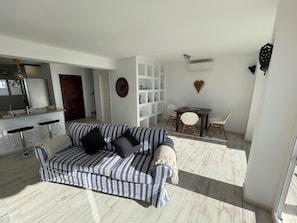 House, 2 Bedrooms, Terrace, Ocean View | Living room - Casa Sonia La Cala de Moral (Rincon de la Victoria)