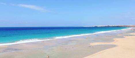 Apartamento, 2 quartos, terraço | Praia | Perto da praia