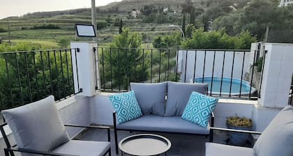 Casa Rural Garnacha de Borja has a Barbacue and Terrace