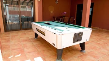 Villa, 3 habitaciones, piscina privada, vistas al jardín | Sala de juegos