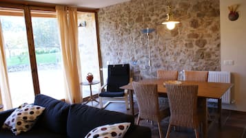 Apartment, 2 Bedrooms, Smoking, Fireplace | Interior