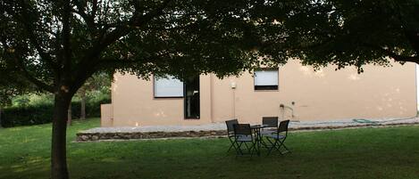 Apartment, 2 Bedrooms, Smoking, Fireplace | Outdoor dining