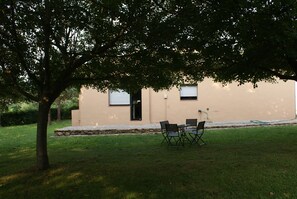 Outdoor dining - Rural House Mas Prat in Santa Margarita de Bianya (La Vall de Bianya)