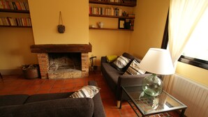 Departamento, 2 habitaciones, para fumadores, chimenea | Área de sala de estar