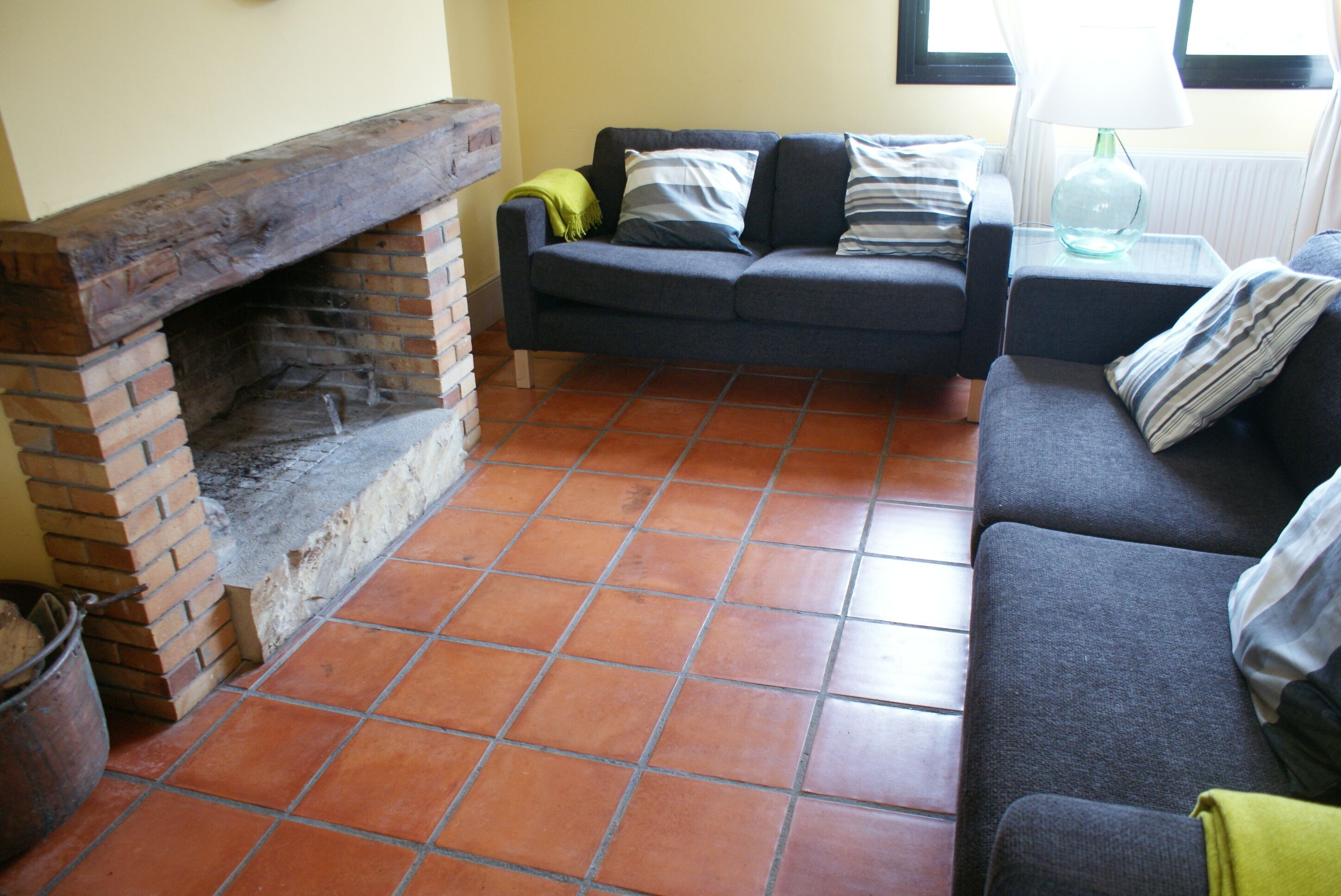 Apartment, 2 Bedrooms, Smoking, Fireplace | Living area | Books