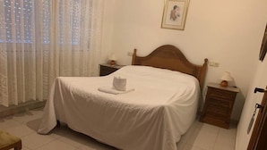 Unclassified image, 2 of 10, button - Room in Guest Room - Hostal Restaurante Seoane - Deluxe Queen Room (Oroso)