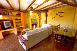 單棟房屋, 5 間臥室, 吸煙房, 私人泳池 | 客廳