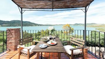 Departamento, 1 habitación, balcón, vista al lago | Restaurante al aire libre