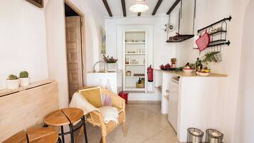 Apartemen, 1 kamar tidur, teras, pemandangan danau | Interior