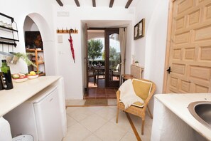 Apartment, 1 Bedroom, Terrace, Lake View | Interior