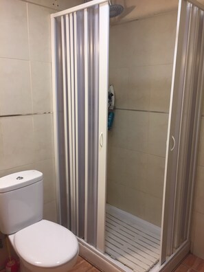 Appartement, 2 chambres, accessible aux personnes à mobilité réduite, fumeur | Salle de bain