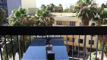 Apartment, 2 Bedrooms, Accessible, Smoking | Property grounds